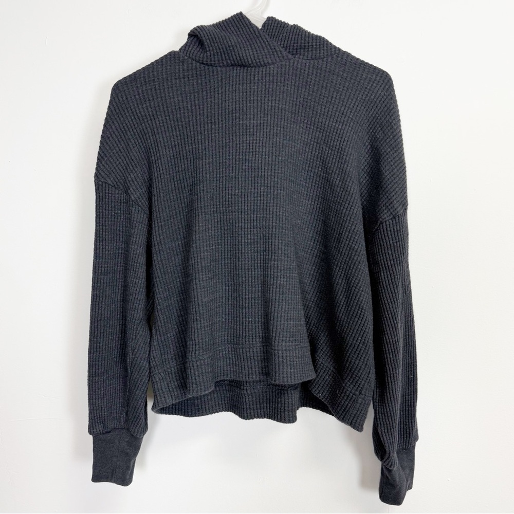 Gap Cropped Hoodie Pullover Womens Medium Gray "Washed Black" Waffle Knit